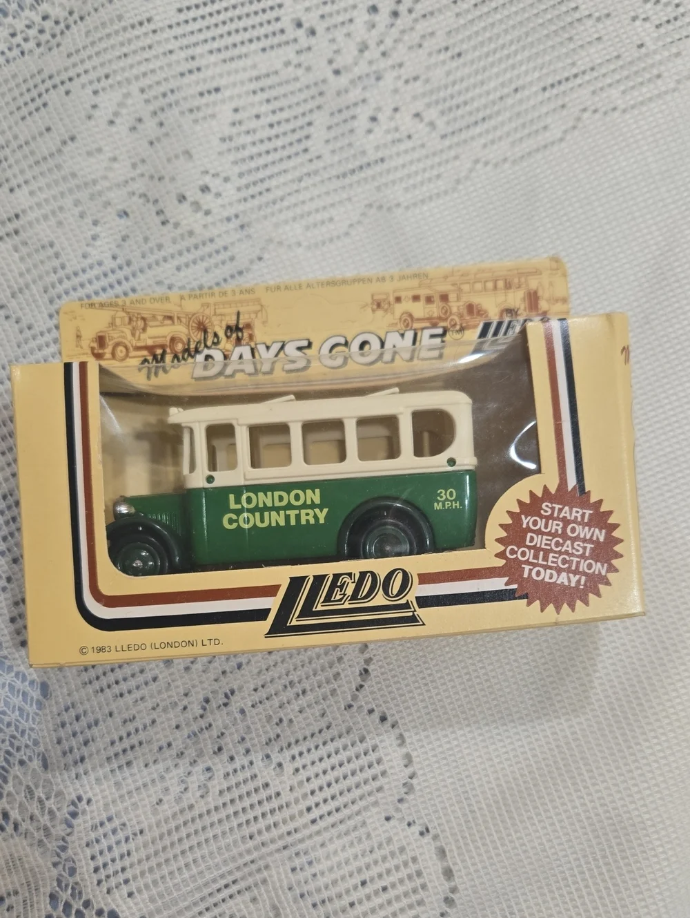 London Country Green & Cream Diecast Bus Toy